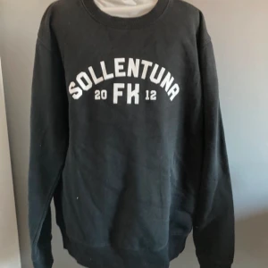 Sweatshirt - Väldigt skön tröja i bra skick och knappt använd