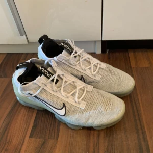 Nike vapormax  - Säljer dessa Nike vapormax då jag inte använder de, köpte för typ 2 år sen men inte använt de mycket alls