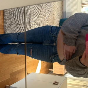 Snygga mörkblå jeans - Bootcut lowwaist jeans💖🥰💝💕 STRLK 36 och passar mig som oftast har S/M 💕 Är 172cm