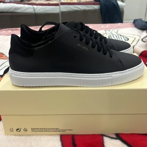 Arigato skor  - Helt nya, köpta för 2400 på NK i Göteborg och säljs pga att de är lite för stora 