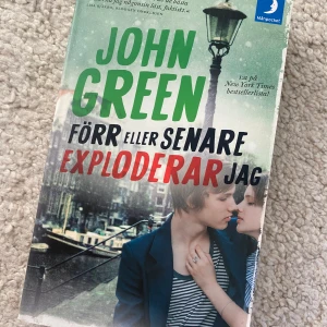 Förr eller senare exploderar jag - bok  - En jättebra bok av John Green💞