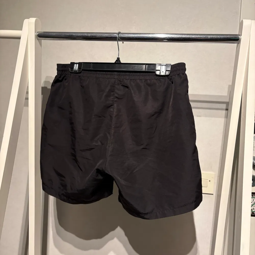 Säljer ett par badbyxor Hugo boss som inte används längre pga för små . Shorts.