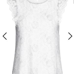 Blus - Jätte söt blus från pieces säljer då den inte kommer till användning! 