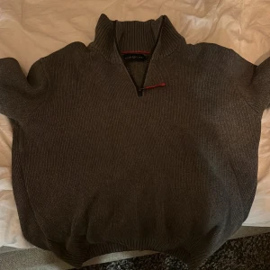 HENRI LLOYD tröja - Hej! Säljer en HENRY LLOYD tröja i storleken S. Den har inga defekter, skicka 9/10 hör av er vid frågor 