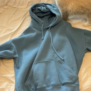 Blå hoddie  - Jättefin hoodie i nyskick