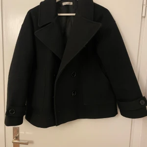 Designe by si kappa  - Säljer nu min fina designe by si kappa i färgen svart. Då jag inte längre använder den. 💗