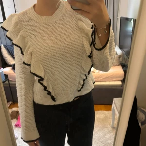 Volang stickad tröja - Knappt använd