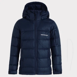 Marinblå jacka - Säljer min peak jacka i fint skick strl S! Kom med bud eller frågor!💕💕🤍