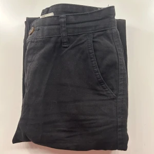 Svarta Cargojeans - Svarta cargojeans från STR i storlek XS. Aldrig använda. 🖤