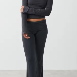 Byxor - Gråa byxor från Gina tricot