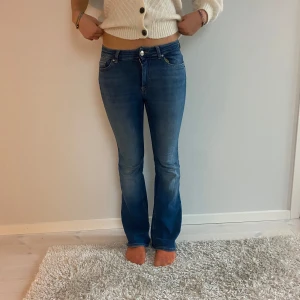 Low waist bootcut jeans  - Low waist bootcut jeans från only i storlek small! 