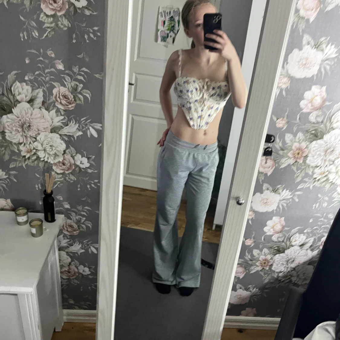 Blommig korsettopp - 90