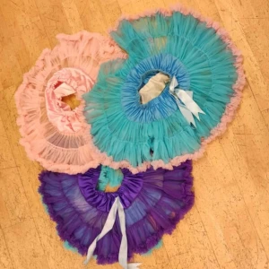 tre st färgglada tyllkjolar strl xxs-xs - du får alla tre för 100 kr! använda men i gott skick.