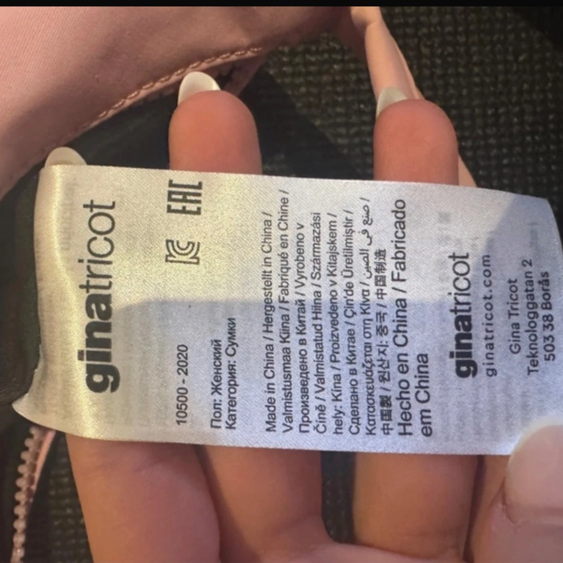 Rosa axelväska från Gina Tricot - 91