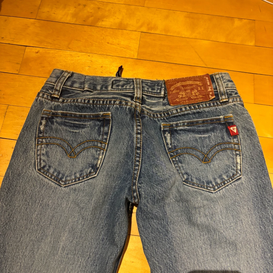 Blå bootcut / straight jeans