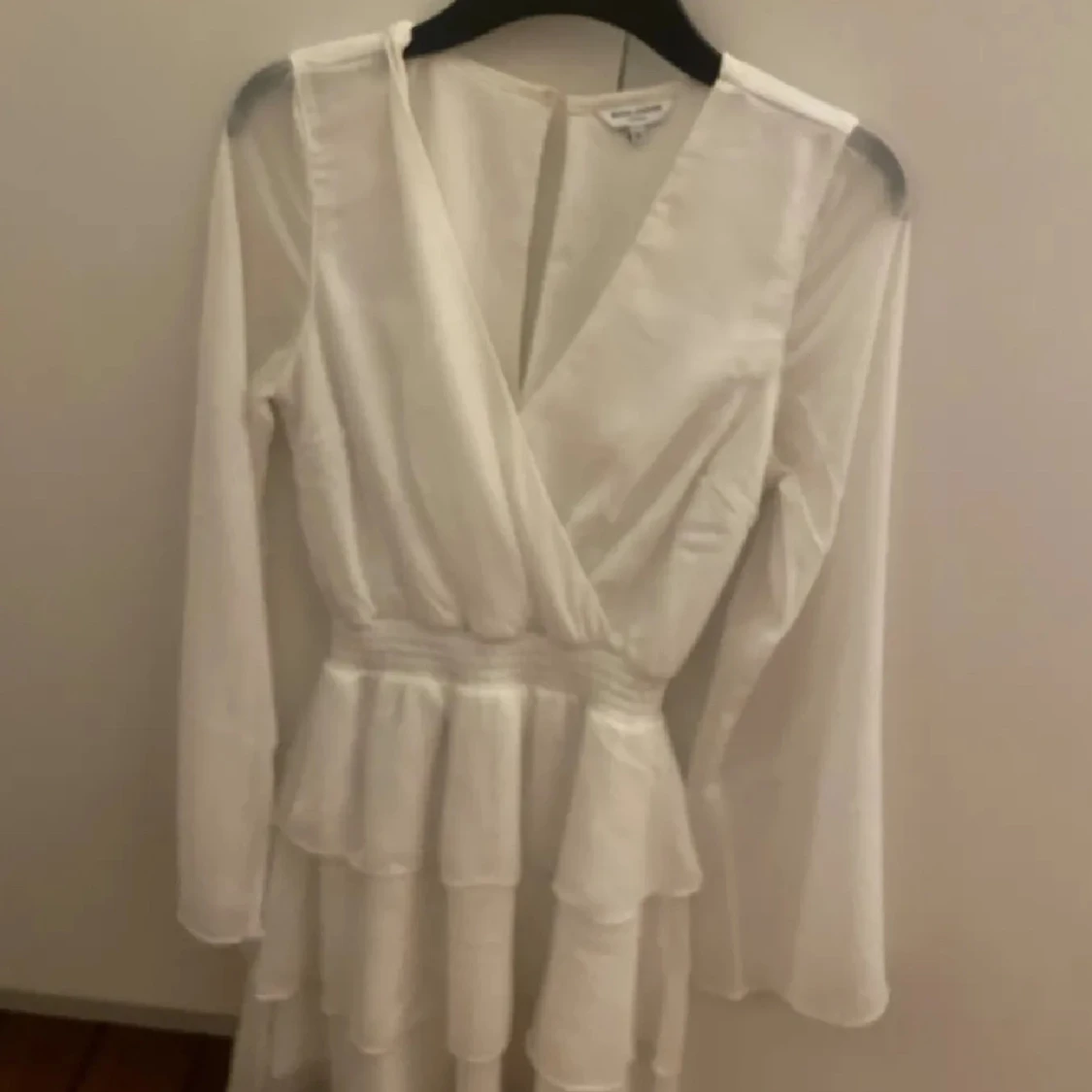 Vit omlottklänning från Bubbelroom  - 90