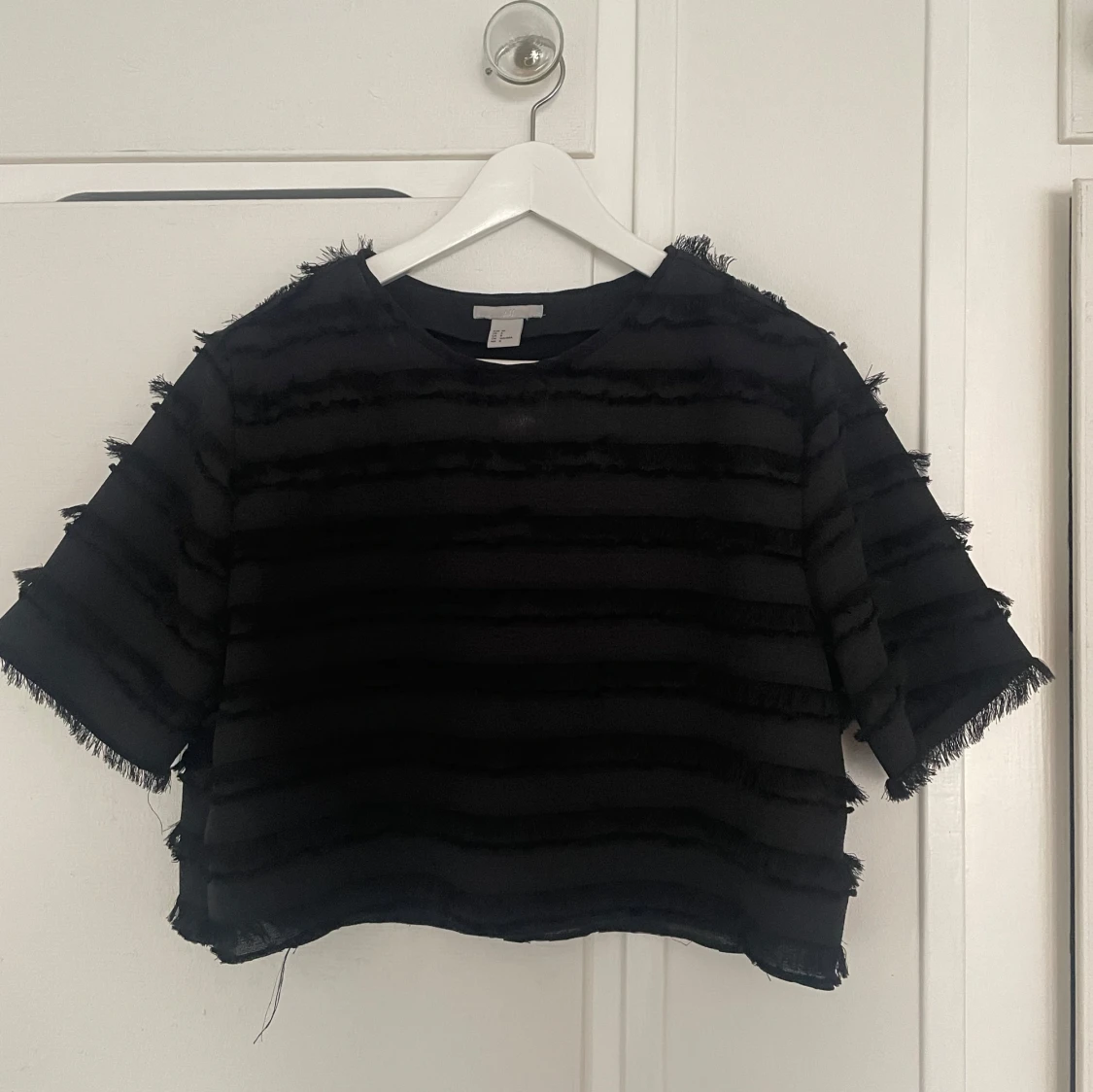 Svart fransig topp - 90