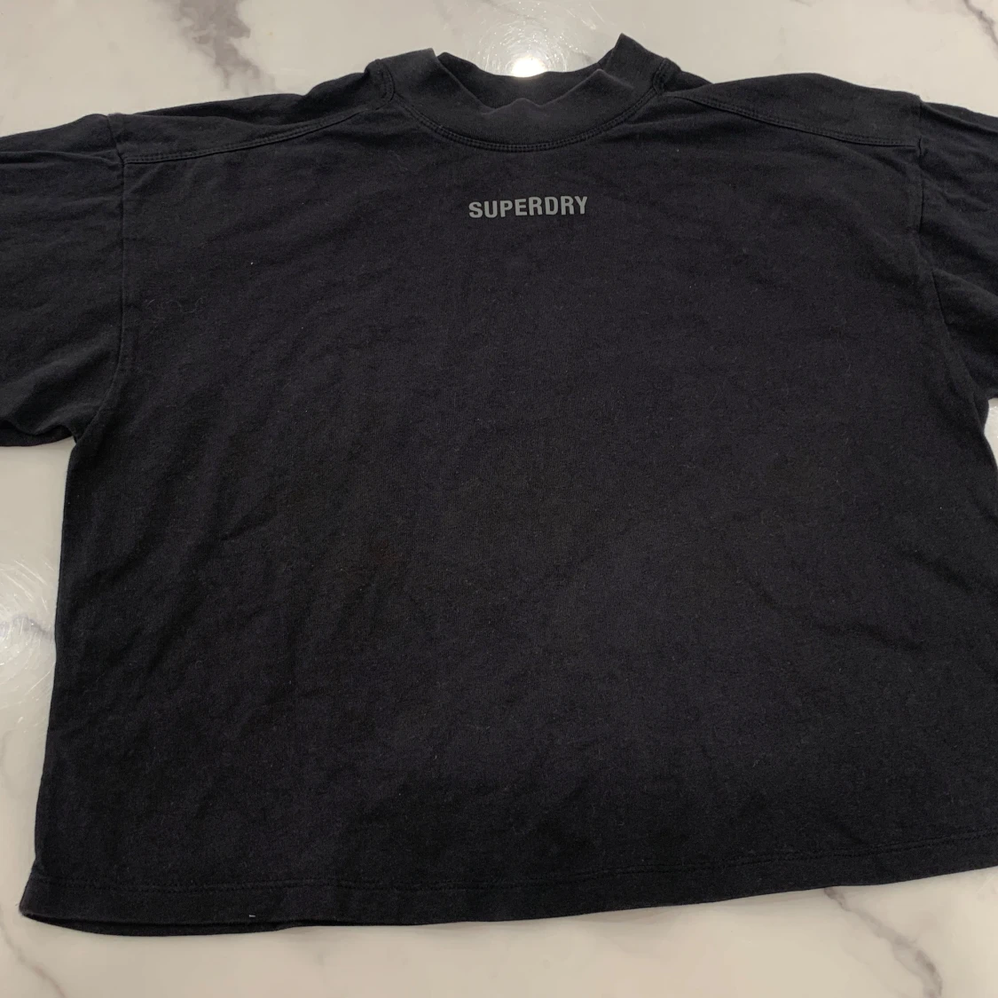 Svart t-shirt från Superdry