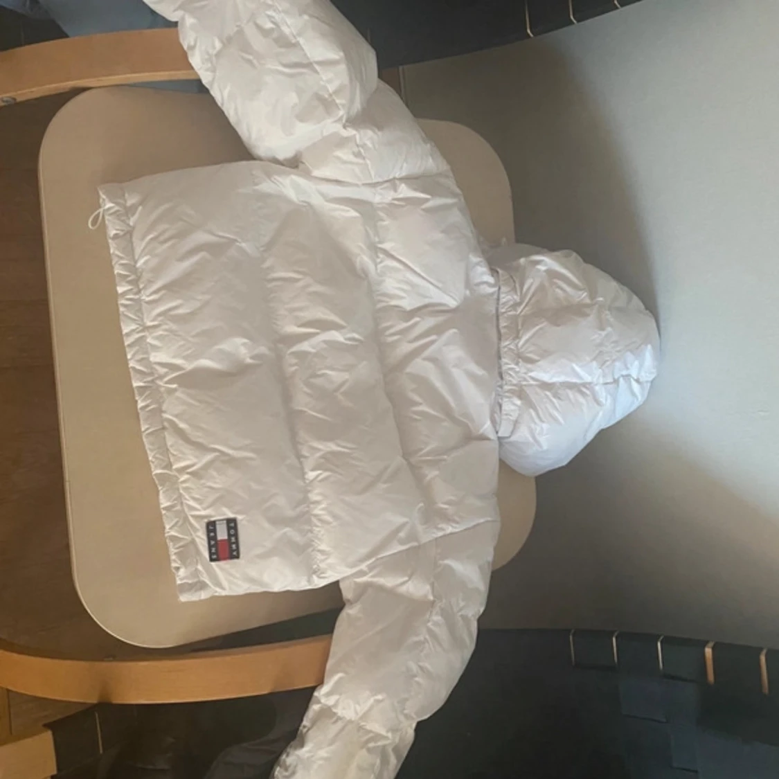 Vit pufferjacka från Tommy hilfigher  - 91