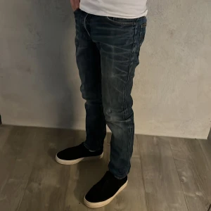 G-Star jeans - Säljer ett par snygga blå jeans från G-Star. De har en klassisk femficksdesign och en bekväm passform. Perfekta för en avslappnad stil. Pris går att diskutera