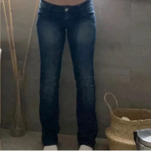 Extra lågmidjade jeans  - Skitsnygga low waist jeans som inte kommer till användning längre. As snygga och är i jättebra skick💓💓💓