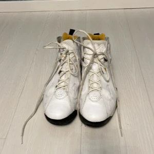 Jordan true flight ingen box storlek 44 äkta jordans - Bra basket skor/ute användning av skorna bra sick använda 2 gånger frågar om 1500 kr men pris kan diskuteras  ingen frakt mötas i Haninge 