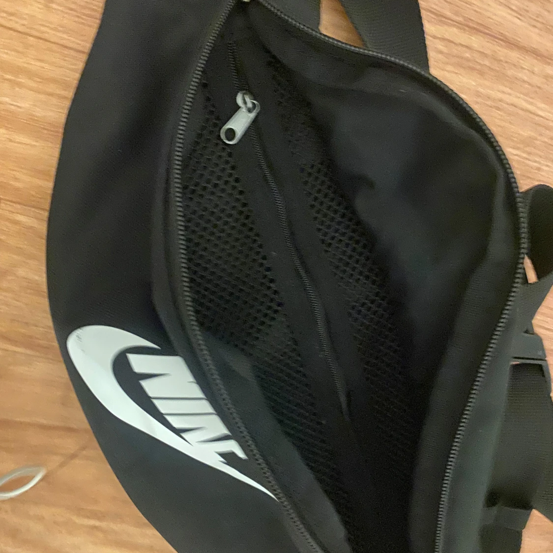 Svart midjeväska från Nike - 90