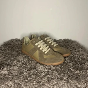 Maison margiela gats - Säljer nu dessa nästan oanvända gats, kvitto och dustabags finns! St 42 passar även 43. Hör av dig vid frågor!