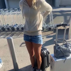  Soft Goat tröja  - Säljer en supermjuk beige hoodie från Soft Goat i storlek M men passar även S, nypris 2700 och har inga defekter 💕💕