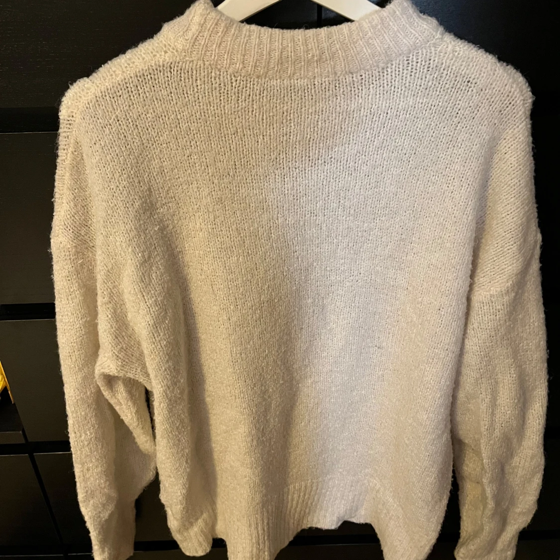 Beige stickad tröja - 90