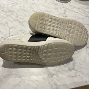 Valention skor  - Snygga Valentino skor som e för små för mig, dem e snygga och bekväma. Perfekta för en stilren stil, skriv om du har fonderingar 