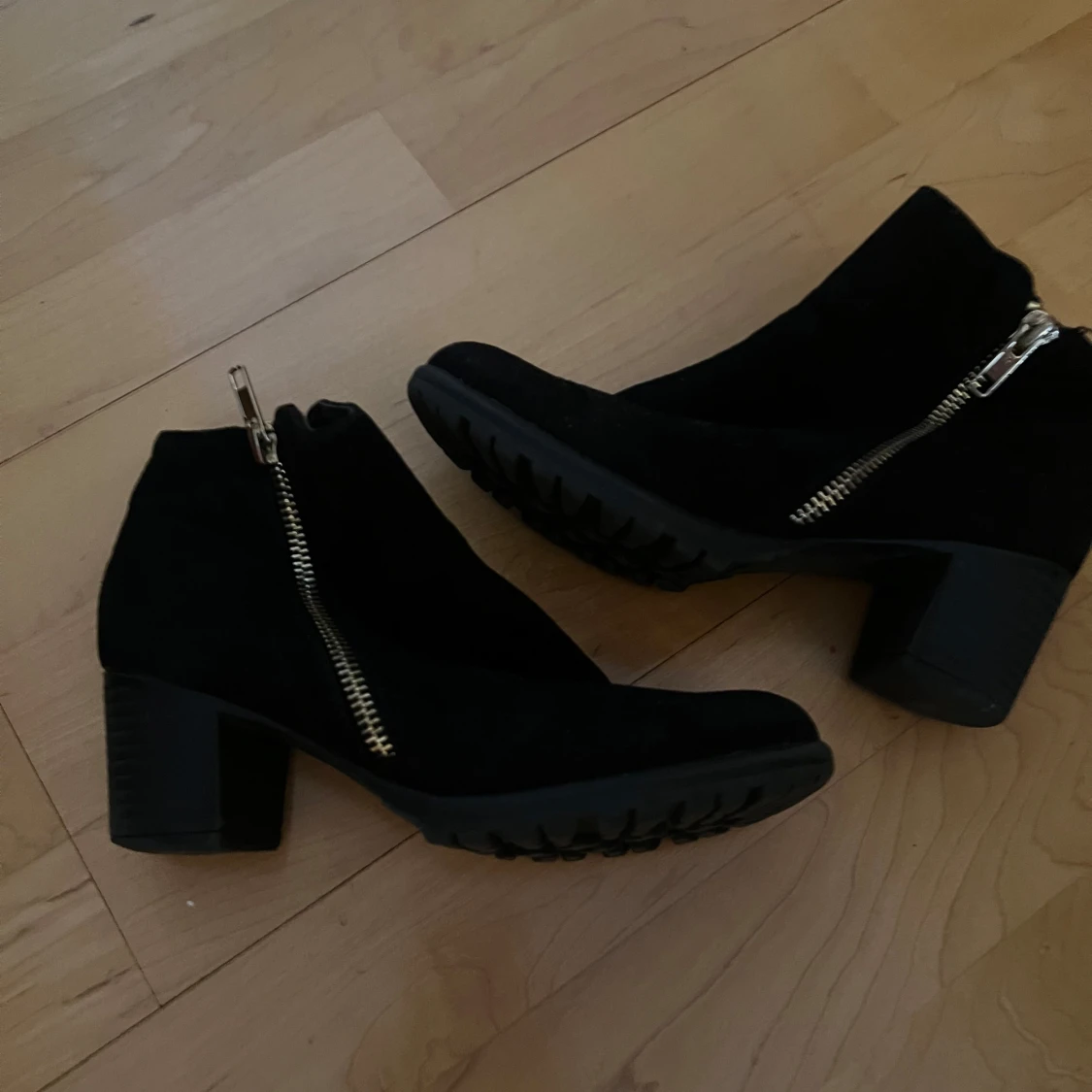 Svarta boots med dragkedja River Island