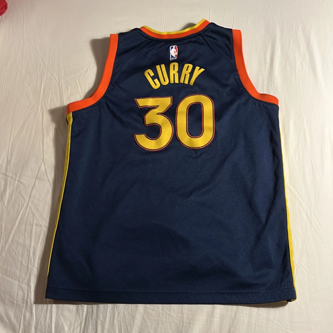 4 NBA jerseys storlekar i barn size, alla passar för ca 155-165 cm. Nypris ca 5500kr