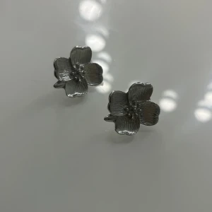 Blomörhängen - Helt oanvända, tror i rostfritt stål