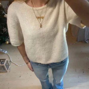 Trekvartsärmad tröja - Super, super snygg Trekvartsärmad tröja i iprincip nyskick.. skriv för mer info💕🎀