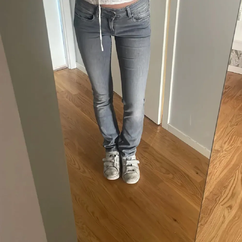 Lågmidjade jeans på pepe jeans. Mycket bra skick 💕. Jeans & Byxor.