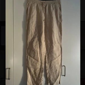 Linnebyxor  - Linnebyxor från hm som aldrig använts. Hör av er för mer bilder. Nyskick!