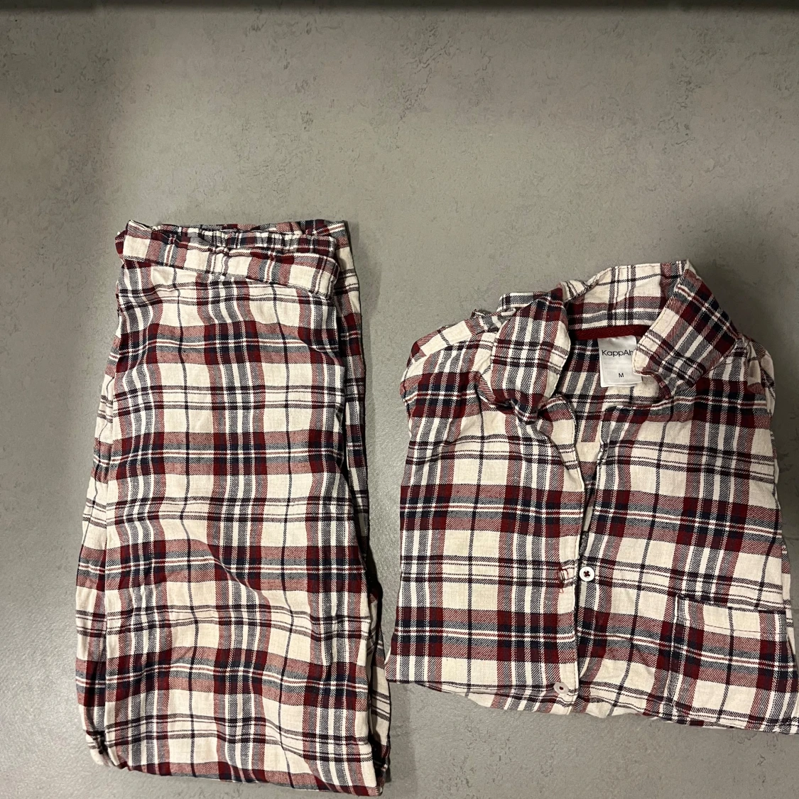 Pyjamas byxa & tröja Kappahl