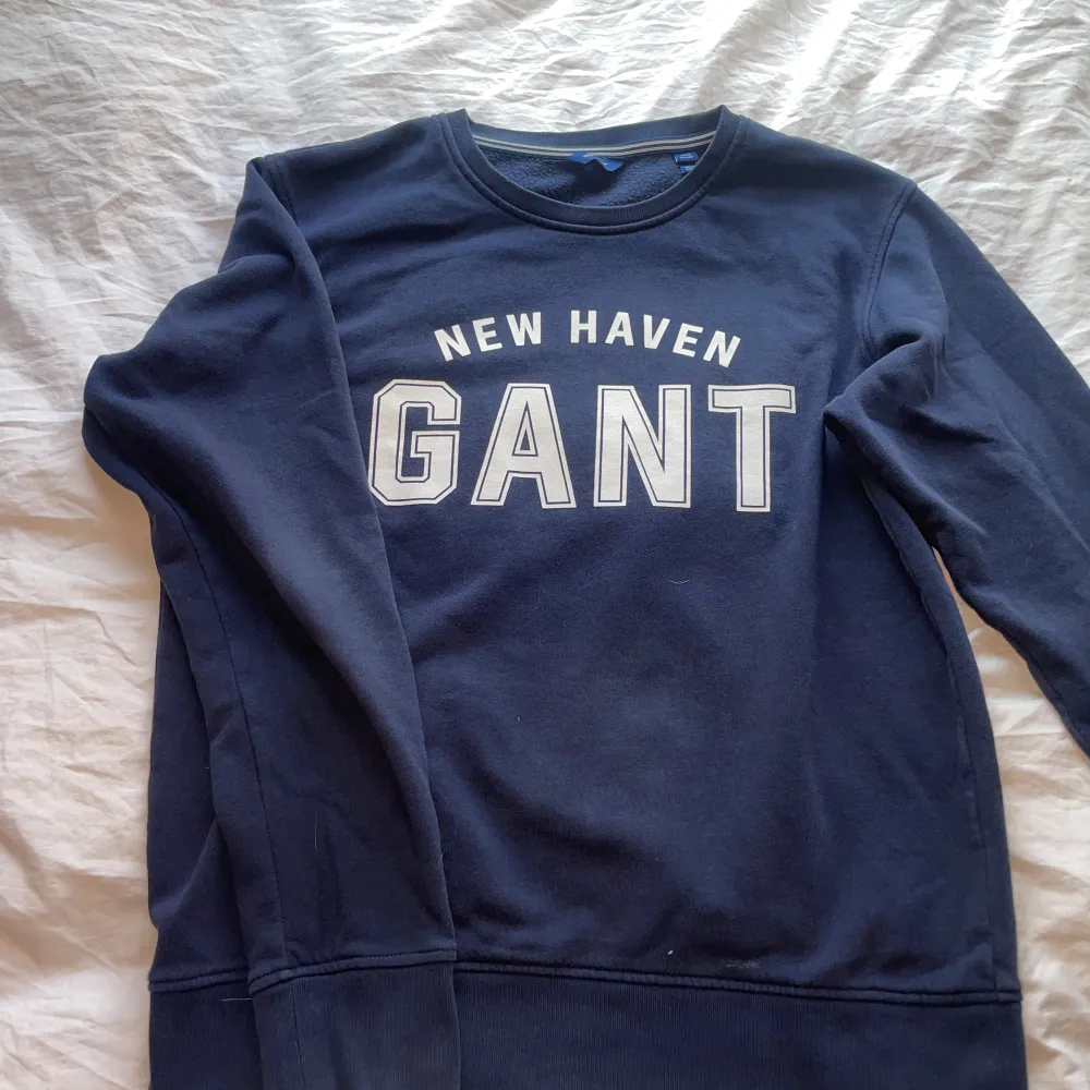 Mörkblå Gant Sweatshirt, storlek 176cm. . Hoodies.