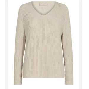 Freequent stickad tröja - Stickad tröja från Freequent med v-ringning. Storlek Xs. Aldrig använd🫶🏼