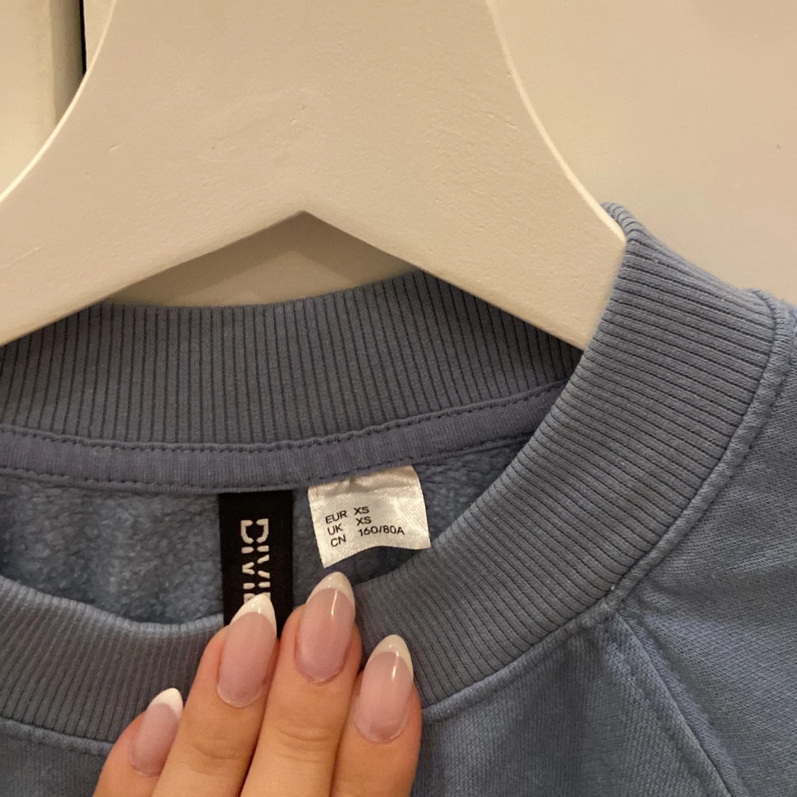 Blå sweatshirt från Divided - 90