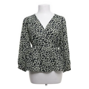Leopard blus - Jättefin leopard blus!!💞💞Säljer då den ej kommer till användning, prislapp kvar!💘💘
