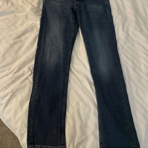 Replay grover jeans  - Replay grover jeans storlek 29/32 knappt använda och väldigt bra skick! 