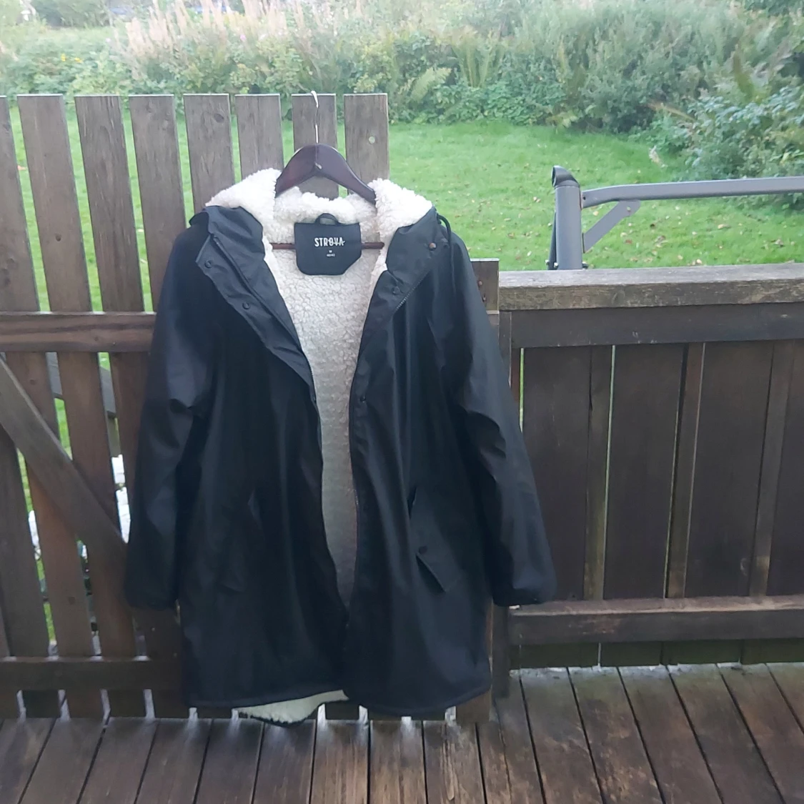 Svart parkajacka från Stigma