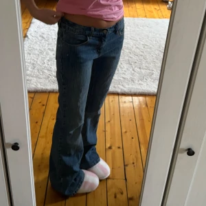Lågmidjade jeans - Lågmidjade från brandy! Aldrig använda och nyskick! Tryck köp nu🩷🩷 storlek S jag är 165cm! Midjemått 37cm, innerbenslängd 80cm