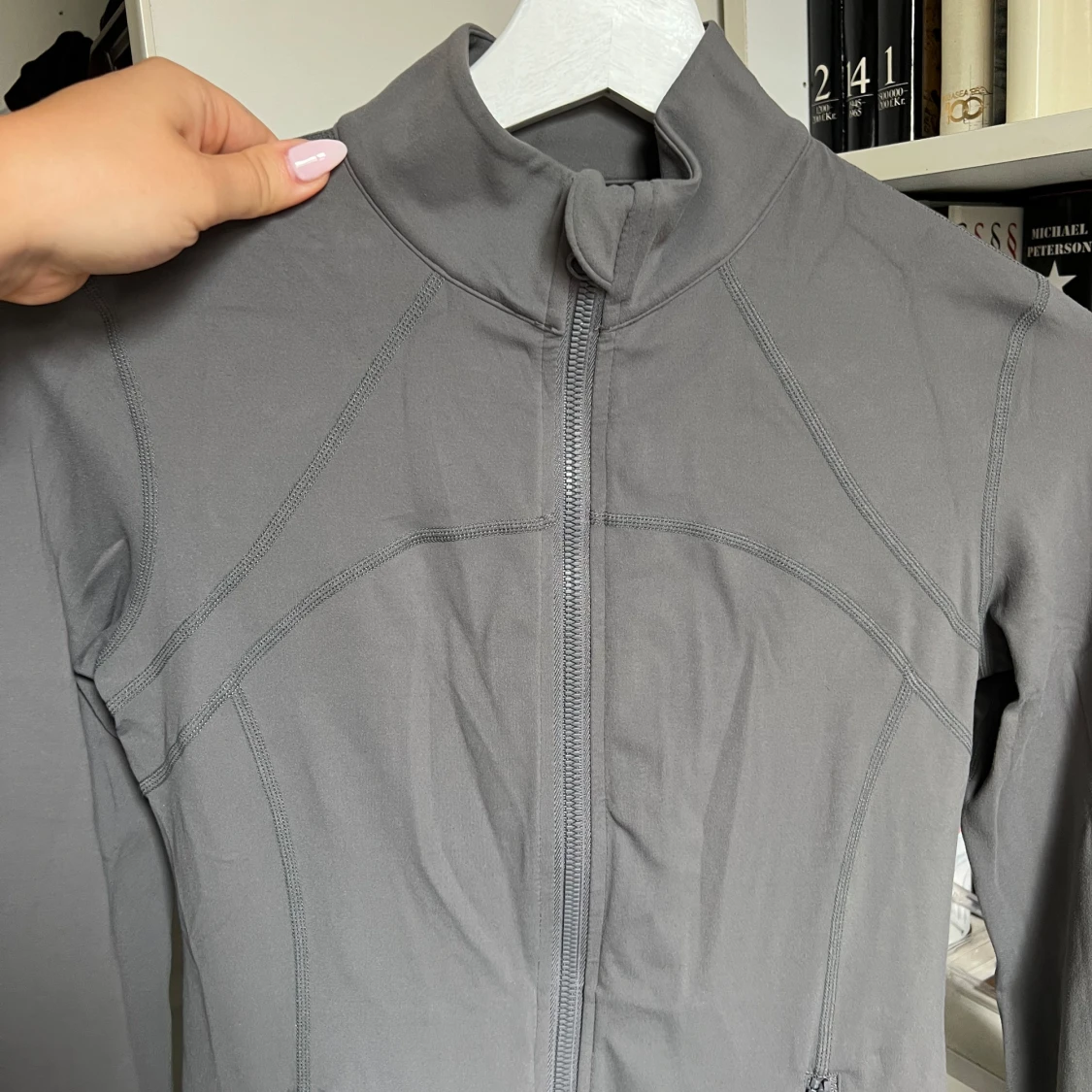 Grå träningsjacka med dragkedja - 92