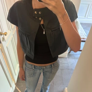 Skinn bolero - Har bestämt mig för att sälja denna snygga skinn bolero❤️‍🔥❤️‍🔥