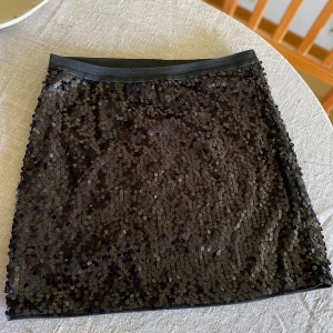 Paljettkjol tonåring - Måttligt använd. Lite stretch 