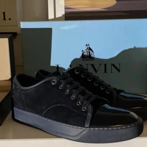 Lanvin - Lanvins svarta  Nypris 4599 mitt pris 2399
