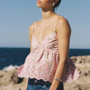 Rosa topp - Rosa topp från bik bok i storlek S, köpt för 399 säljer för 199, aldrig använd och prislappen kvar!💕